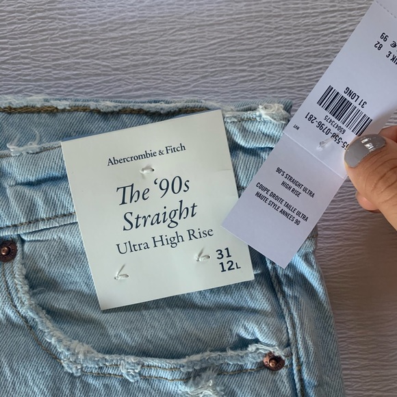 NWT Abercrombie & Fitch 90s Ultra High Rise Straight Jeans. 31L. - Picture 8 of 10